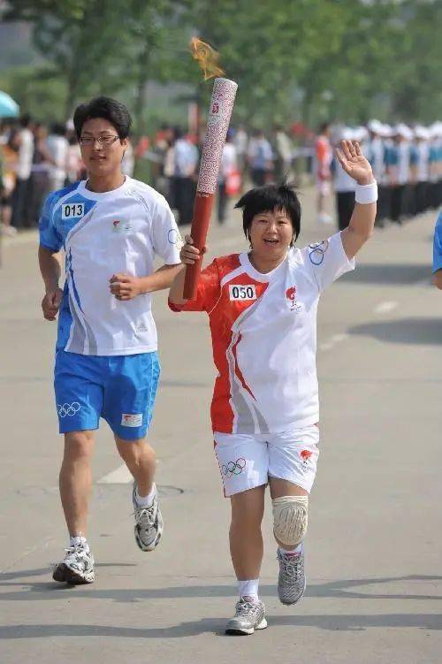 举重冠军纪录_九次举重冠军都有谁_举重冠军举了多少斤
