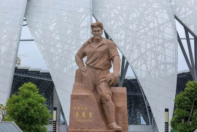中国冠军明星足球队_中国足球冠军的名字_足球队明星冠军中国有哪些