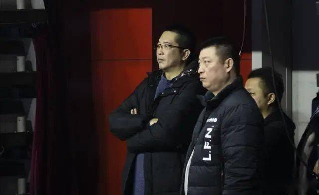中国篮球拿冠军的球员是谁_篮球谁拿的冠军最多_篮球运动员冠军