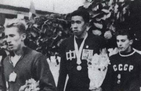 游泳冠军游泳视频_游泳冠军的游法有哪些_游泳冠军yong